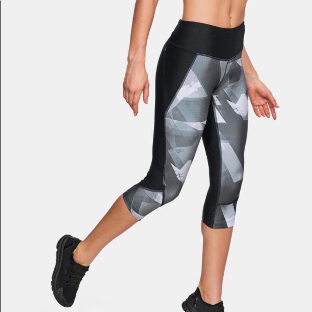 UNDER ARMOUR WOMENS FLY FAST CAPRIS